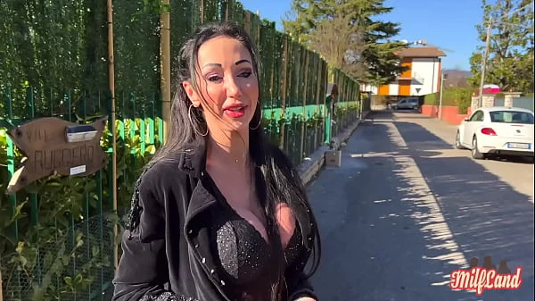 Laura, une Italienne pulpeuse qui aime le sexe Part 1