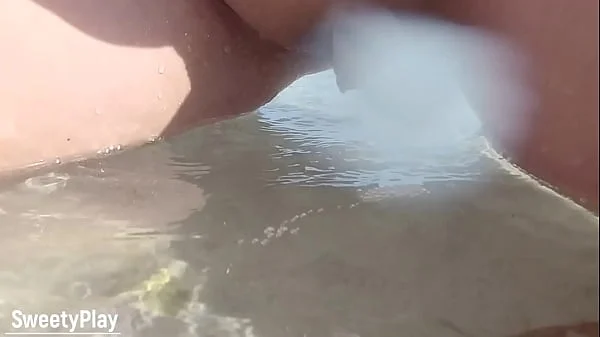 Shaved pussy peeing on public beach