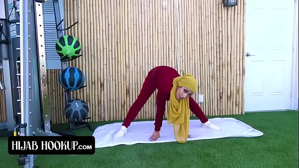 Hijab Hookup - Cute Arab Babe Leaves Her Trainer To Stretch Her And Work On Her Orgasms