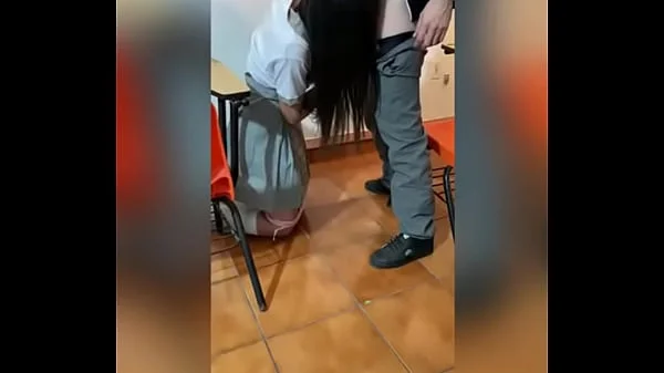 Echando Desmadre en la ESCUELA! COGIENDO con COLEGIALA Mexicana, Dos COMPAÑERAS del Salón CALIENTES Querían VERGA, Una de ELLAS me la CHUPA y me la COJO Mientras la OTRA Graba. TRIO de Estudiantes! Regreso a Clases